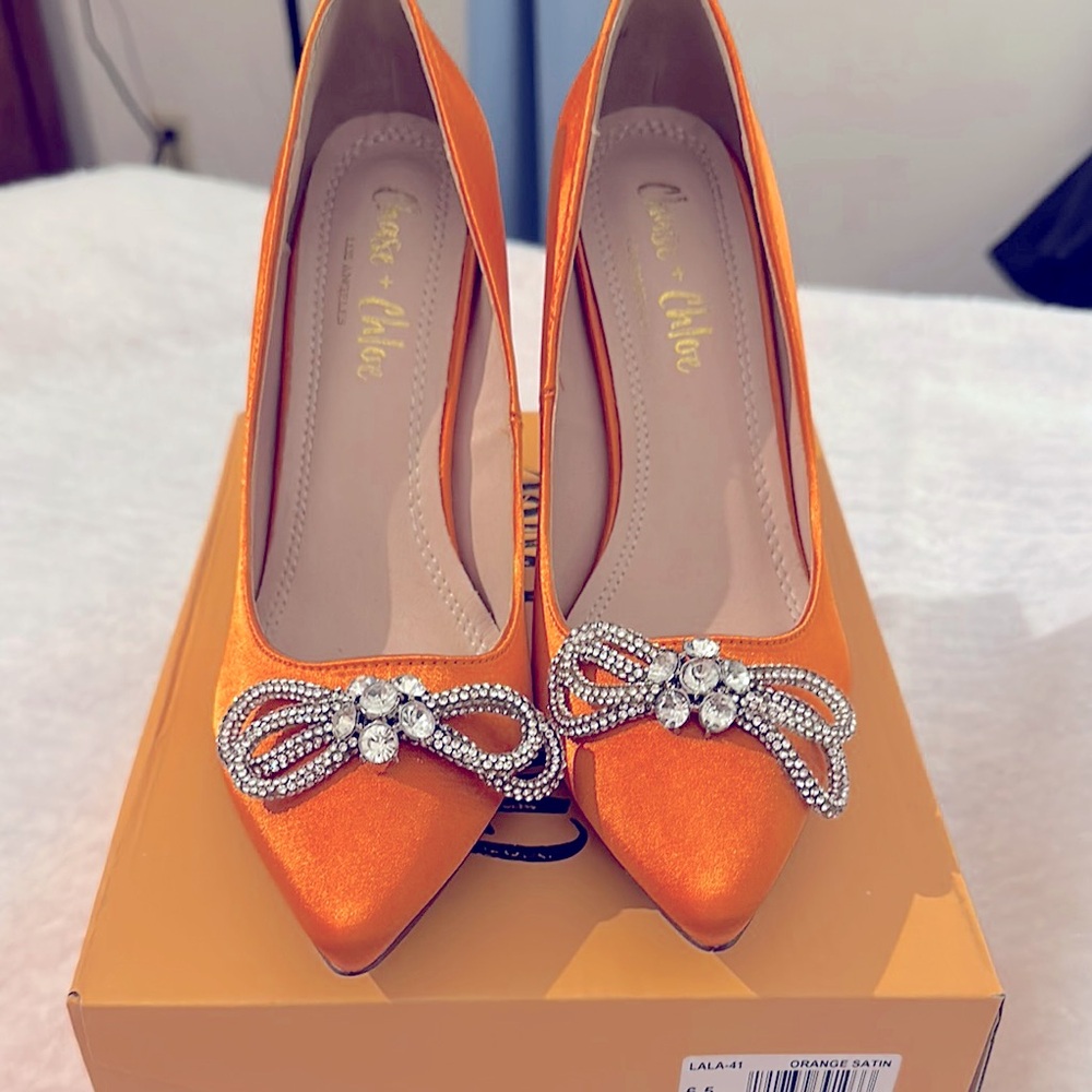 NIB 6” Wedding Style satin shoes